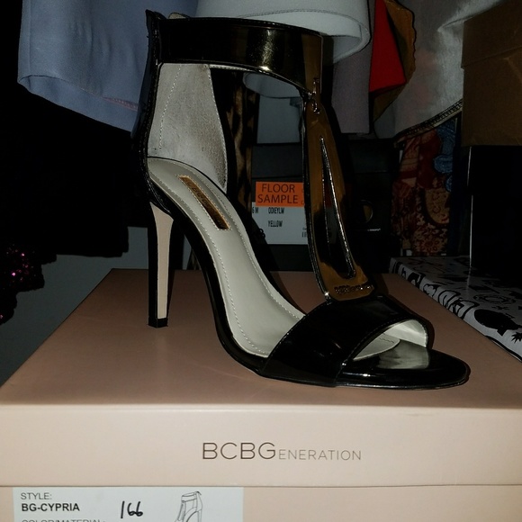 Shoes - Picture 6 of 7